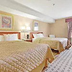 Niagara Lodge & Suites