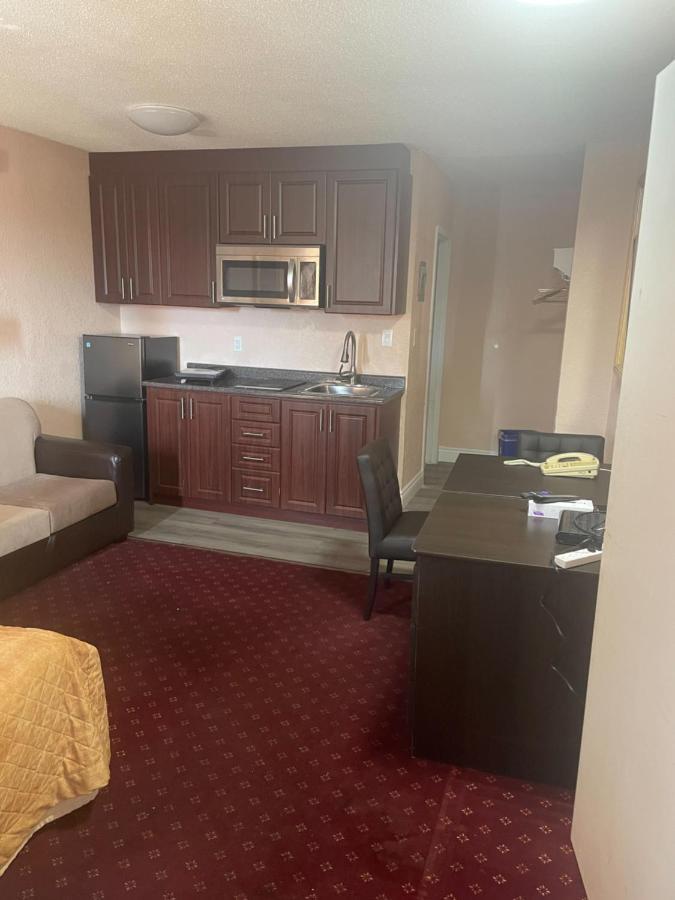 & Hotel