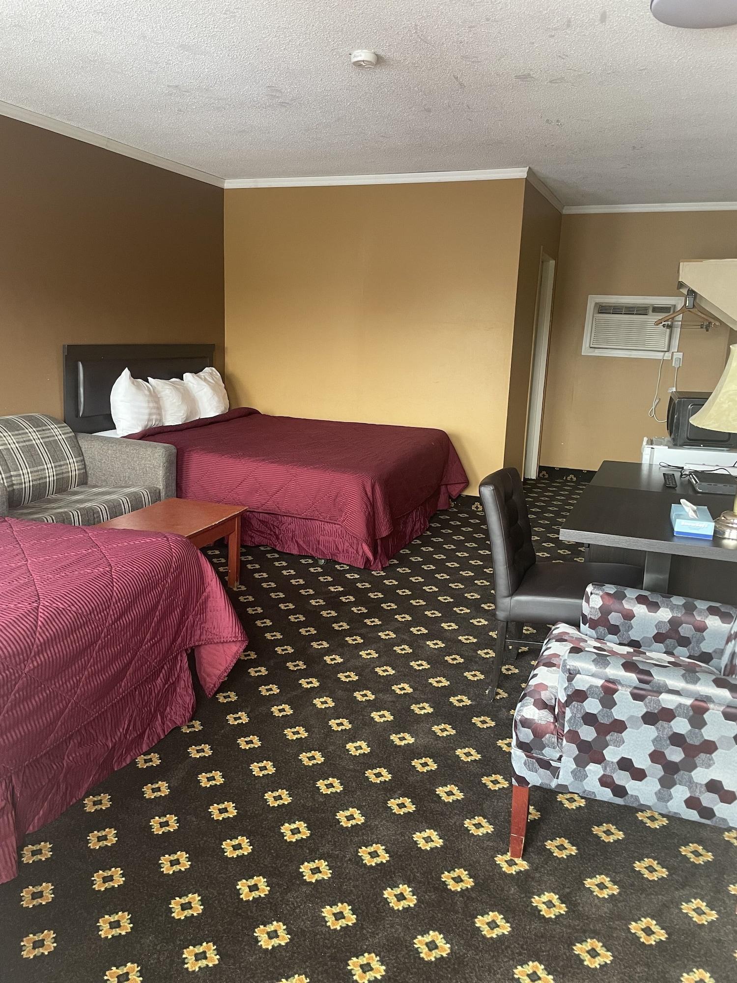 Hotel &