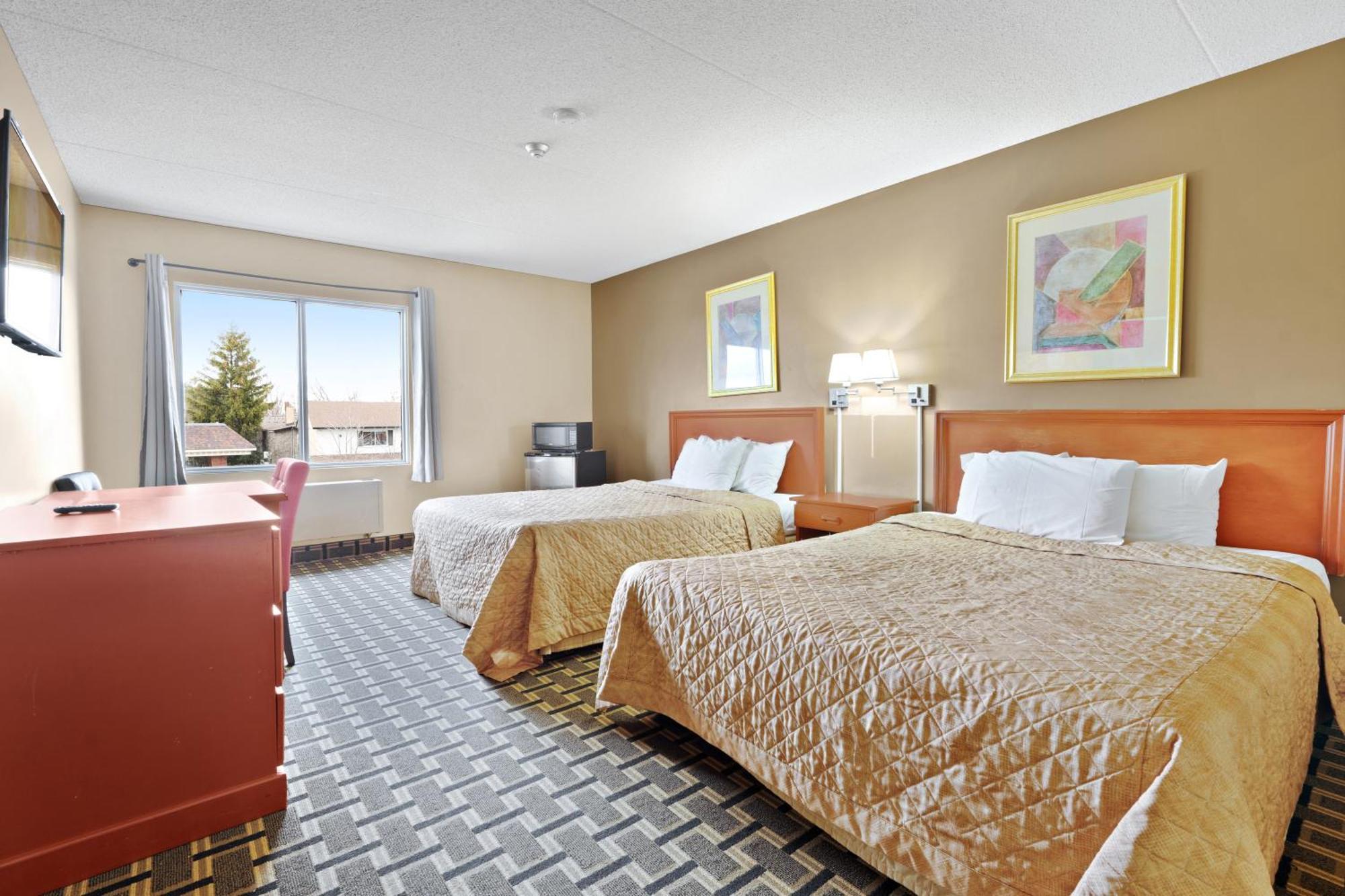 Hotel & Niagara Falls