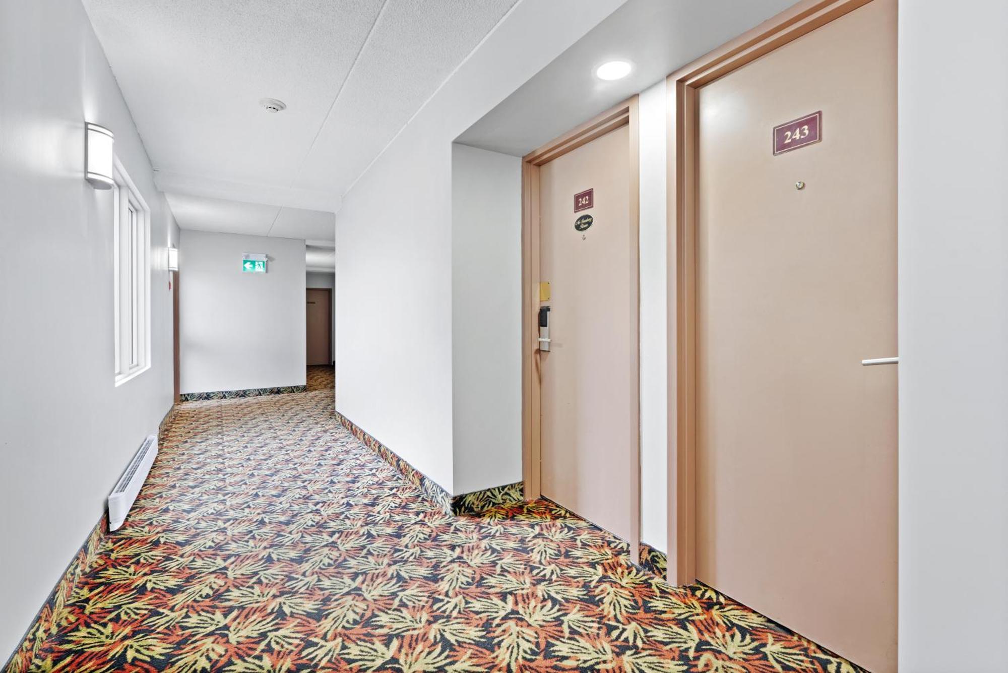 & Hotel