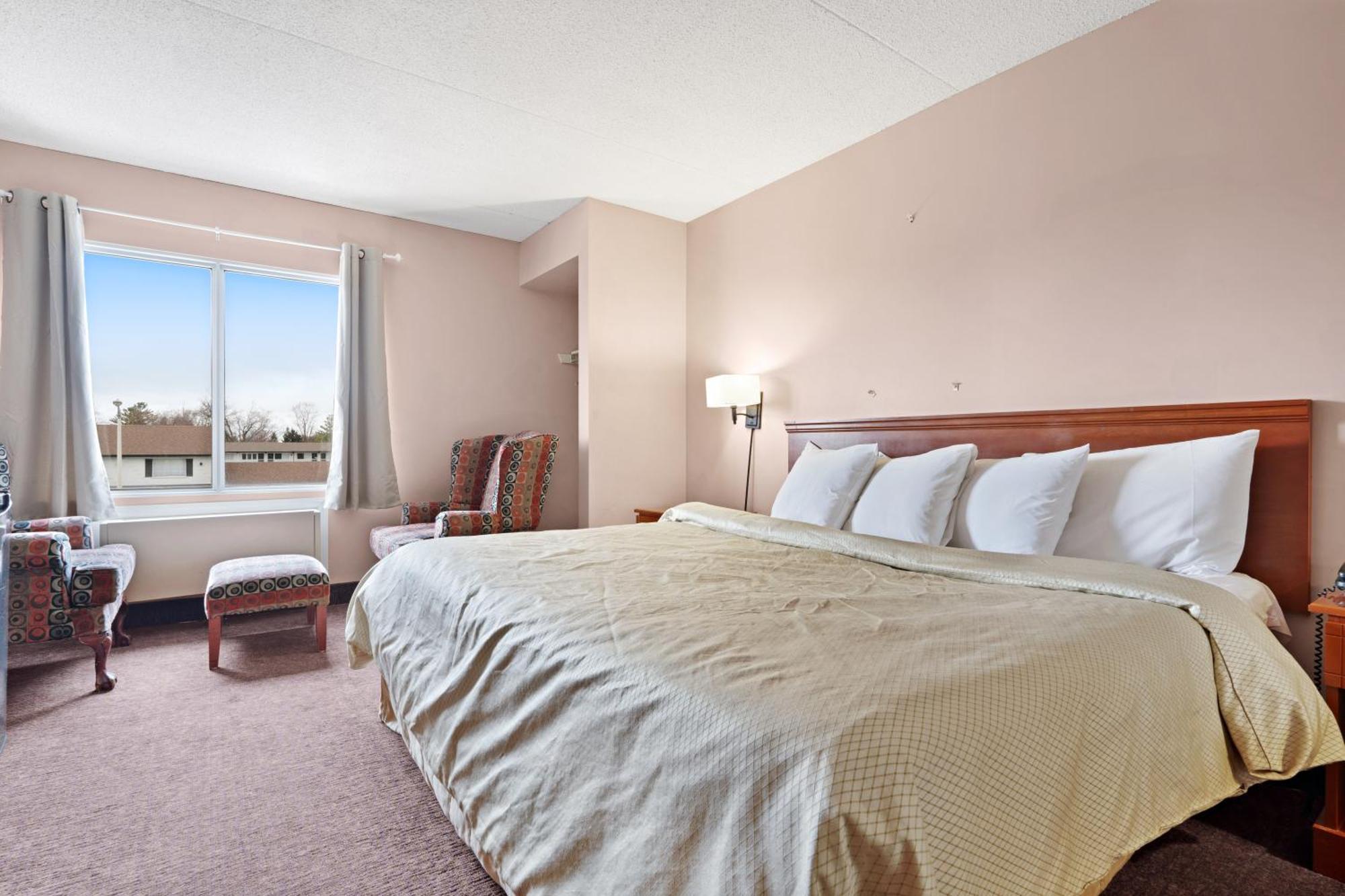 Hotel & Niagara Falls