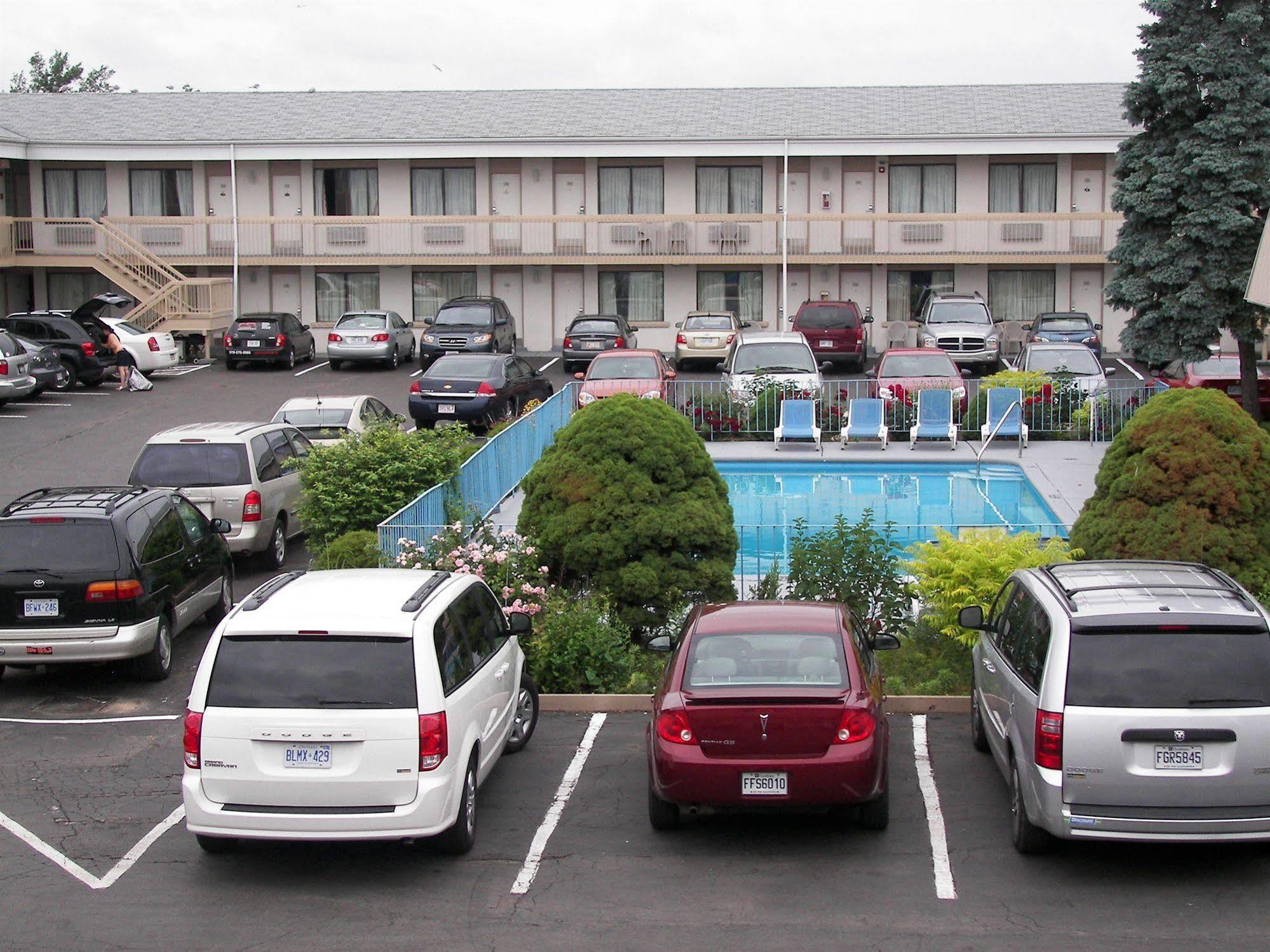 & Hotel 2*