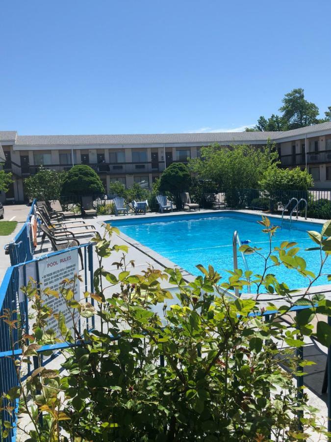& Hotel